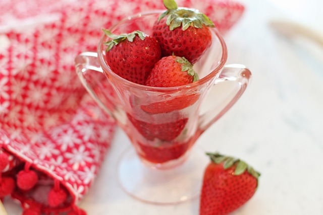 strawberries-g2fd15e414_640